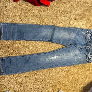 Low waisted blue jeans